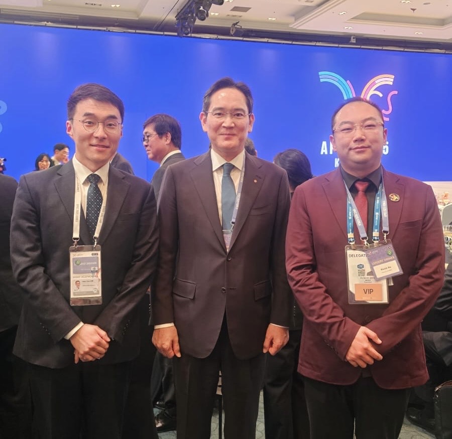 APEC峰会收官，，，，，，，利来最给利的老牌集团董事局主席徐鹏应邀出席首脑晚宴